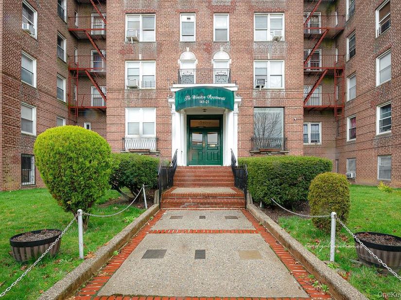 143-25 84th Drive 2E, Briarwood NY 11435
