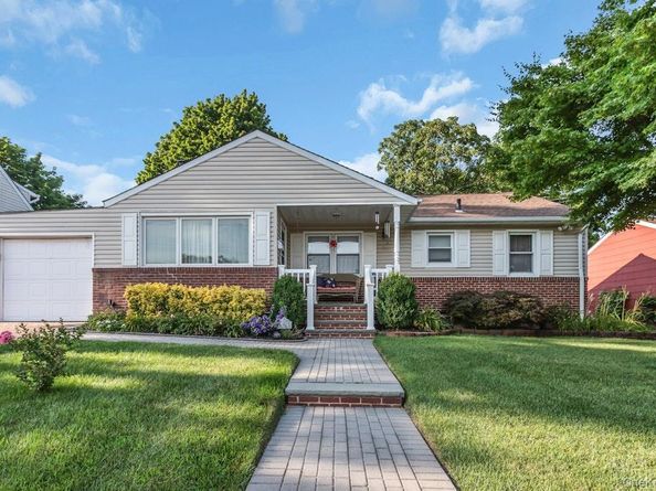 6 Emerald Drive, Glen Cove NY 11542