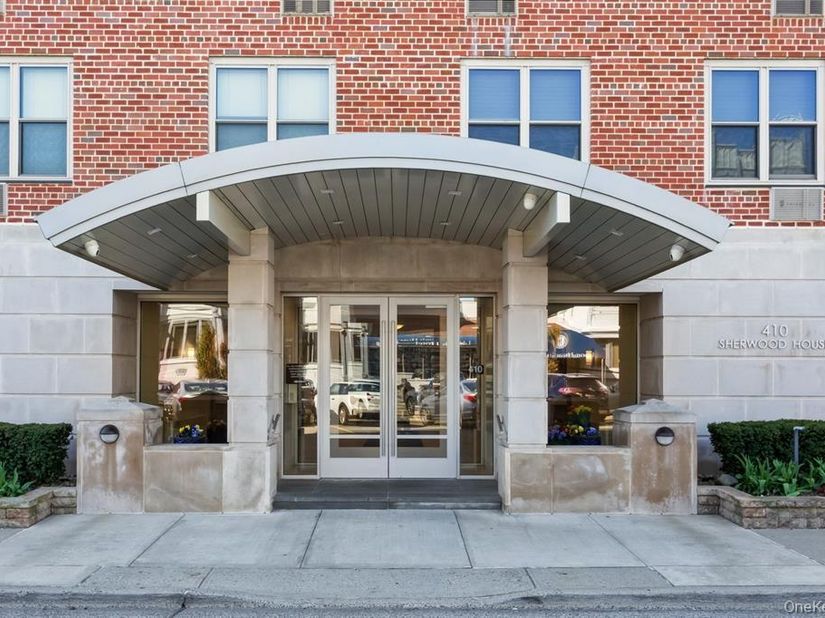 410 E Broadway 4T, Long Beach NY 11561