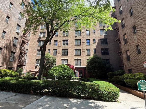 83-05 98 Street 3H, Woodhaven NY 11421