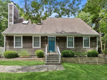 17 Squires Boulevard