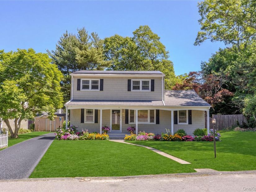 9 Phoenix Road, Rocky Point NY 11778