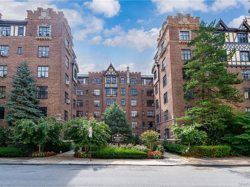2 Westchester Avenue 2N, White Plains NY 10601