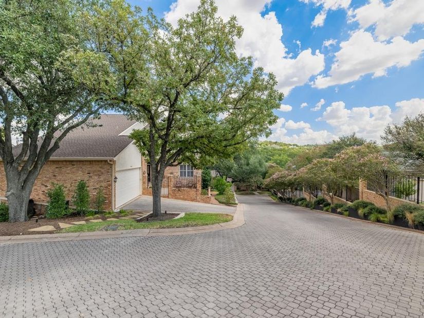 3901 Belmont Park DR C, Austin TX 78746