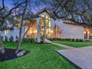 6204 Lost Horizon DR