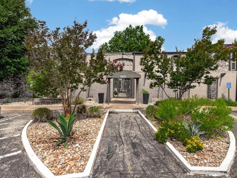 5820 Berkman DR 120, Austin TX 78723