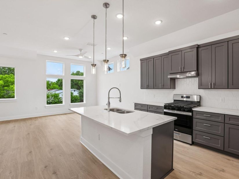 200 W 56th ST 1104, Austin TX 78751