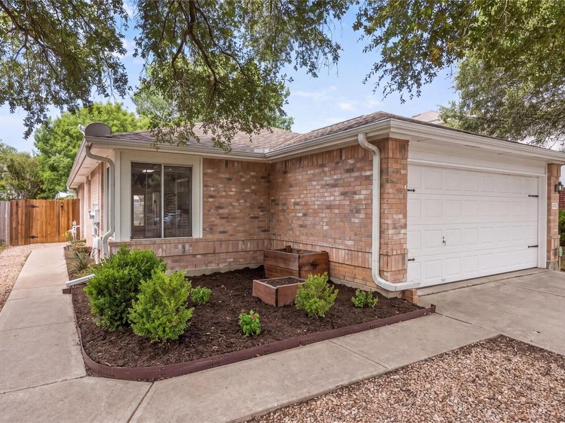1513 Canon Yeomans TRL, Austin TX 78748