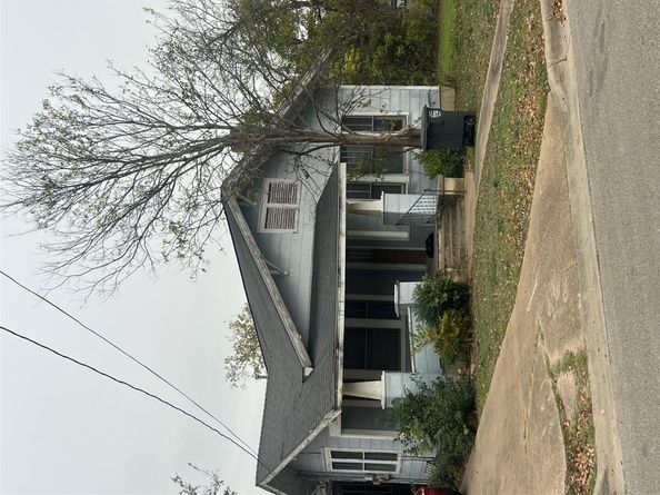 1621 S College ST, Georgetown TX 78626