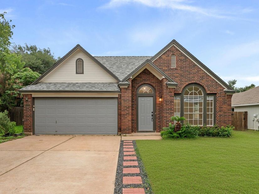 8322 Doe Meadow DR, Austin TX 78749