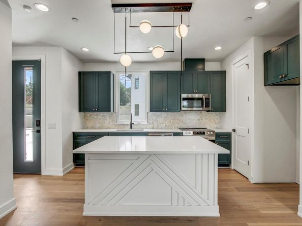 4127 E 12th ST 5, Austin TX 78721