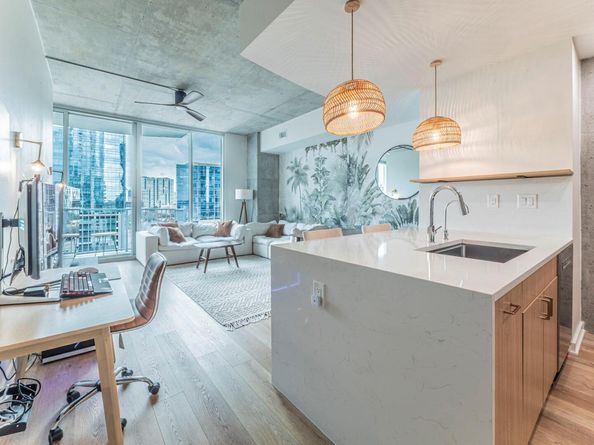 360 Nueces ST 1018, Austin TX 78701