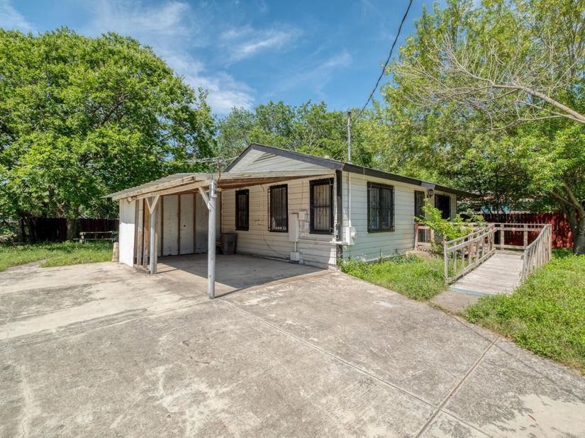3509 Lyons RD, Austin TX 78702