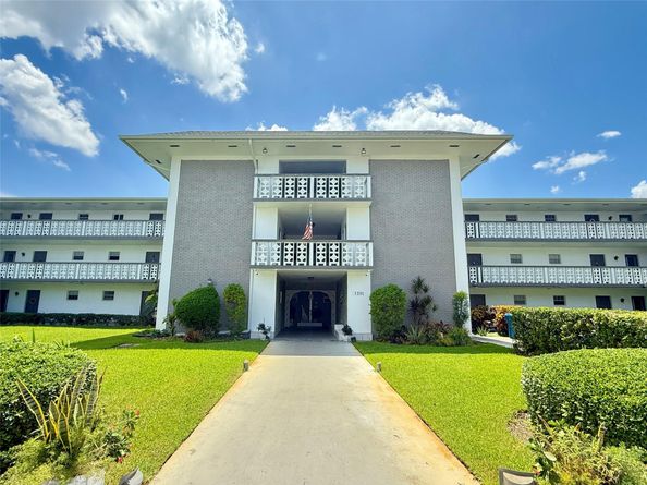 1201 Hillcrest Ct 109, Hollywood FL 33021