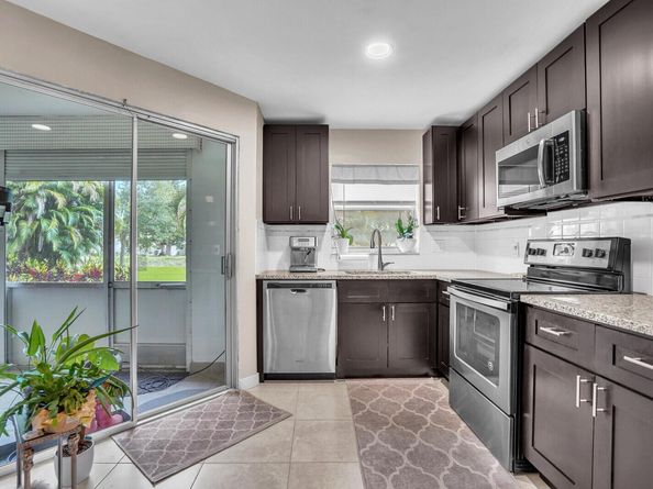 3524 Via Poinciana 102, Lake Worth FL 33467