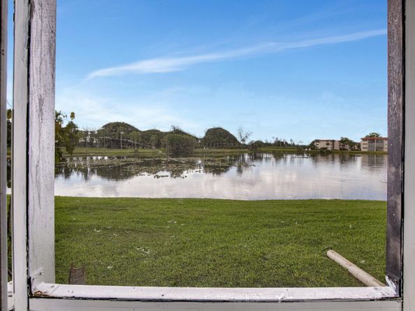 9400 N Hollybrook Lake Dr 105, Pembroke Pines FL 33025