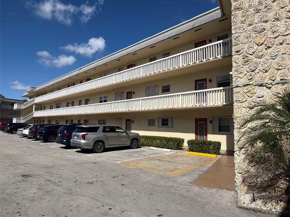 4331 NW 16th St 103 D, Lauderhill FL 33313