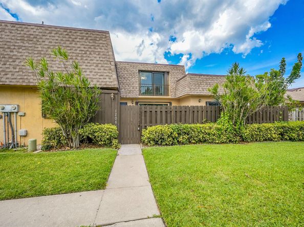 1204 Waterview Circle, Palm Springs FL 33461