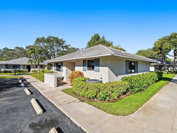 212 Club Drive, Palm Beach Gardens FL 33418