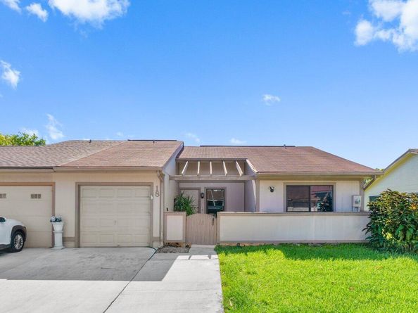 18 Winchmore Lane, Boynton Beach FL 33426