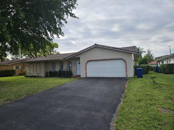 8548 NW 24th Ct, Coral Springs FL 33065