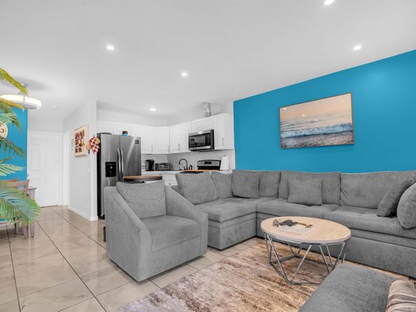 301 E Mcnab Road 103, Pompano Beach FL 33060