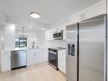 7076 Huntington Lane