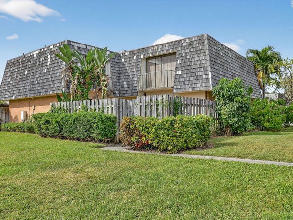 306 Lake Arbor Drive, Palm Springs FL 33461