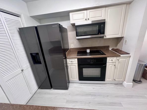 2400 NW 33rd St 1108, Oakland Park FL 33309