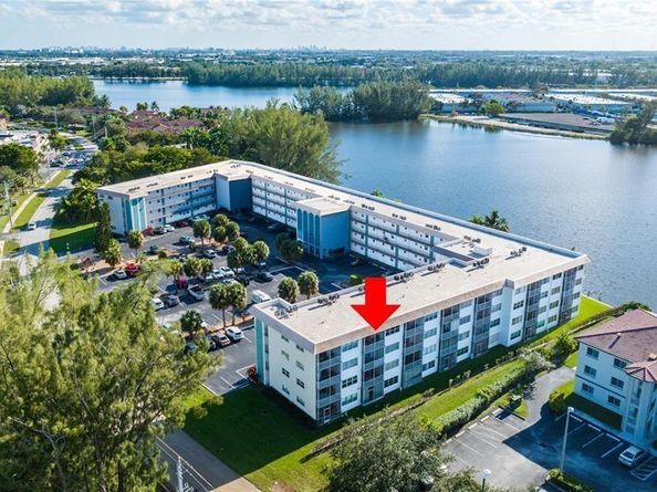 4311 Crystal Lake Dr 421, Deerfield Beach FL 33064