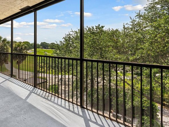 200 W Jacaranda Country Club Drive 3c, Plantation FL 33324