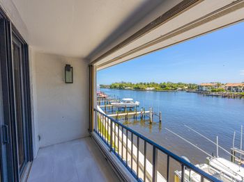 801 Palm Trail