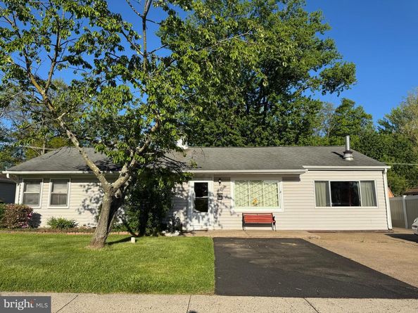 516 Parkway Drive, Fairless Hills PA 19030
