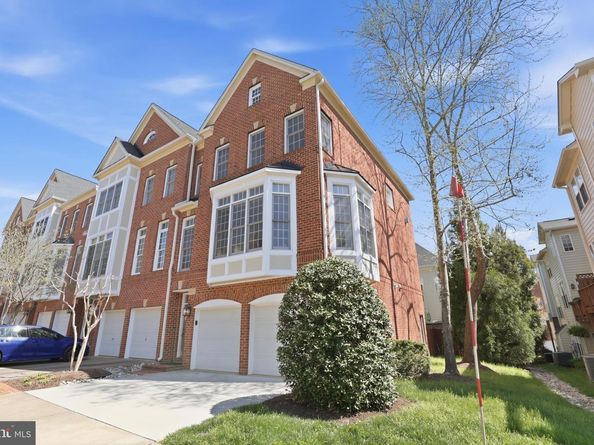 20378 Cottswold Terrace 67, Sterling VA 20165