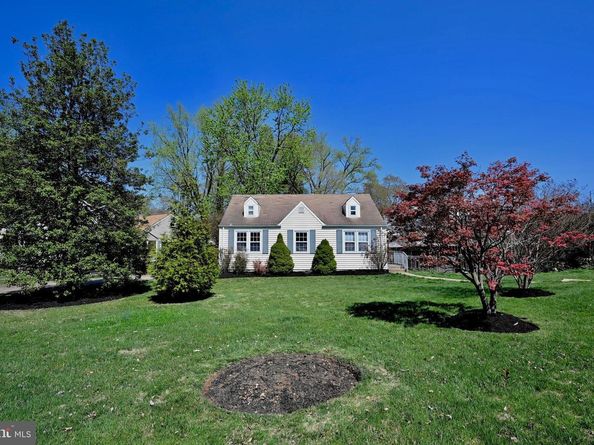 6936 Regent Ln, Falls Church VA 22042