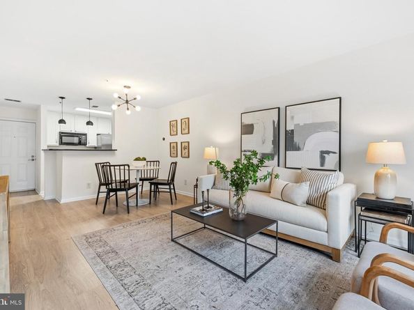 3175 Summit Square Drive 5A12, Oakton VA 22124