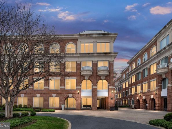 625 Slaters Lane 404, Alexandria VA 22314