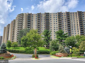 205 Yoakum Parkway