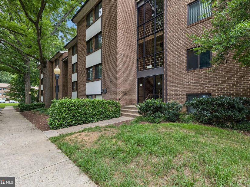 1554 Northgate Square APT 1A, Reston VA 20190