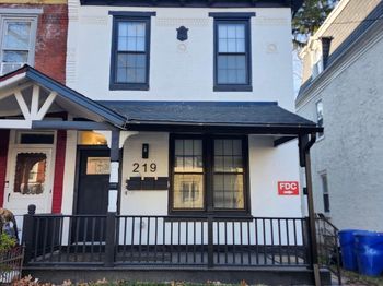 219 W Queen Lane