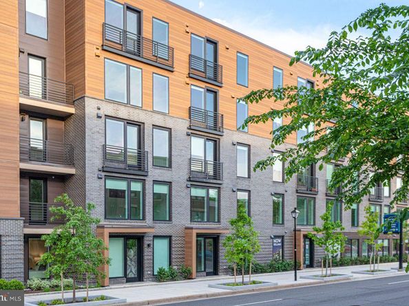 701 N Henry Street 205, Alexandria VA 22314