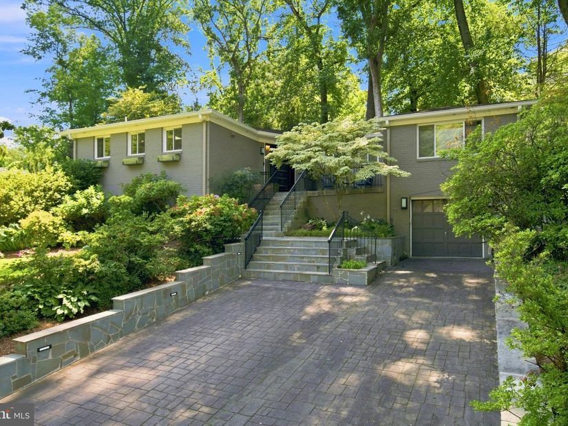 3080 N Oakland Street, Arlington VA 22207