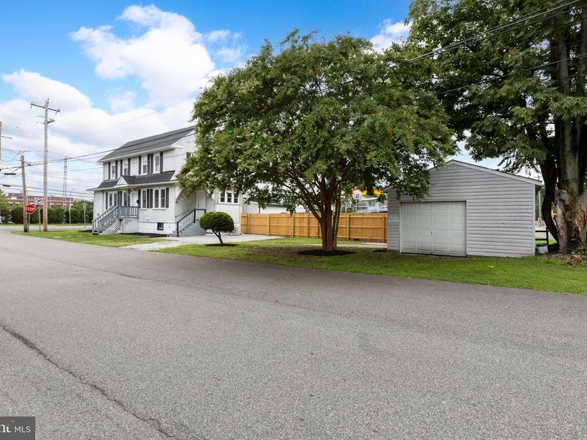 92 S Governor Printz Boulevard, Essington PA 19029