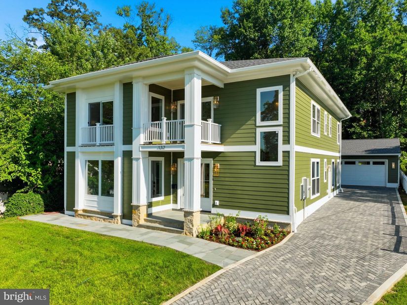 132 N Earley Street, Alexandria VA 22304