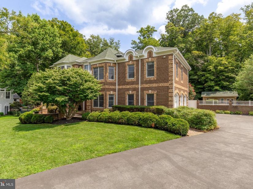 8505 Howell Road, Bethesda MD 20817