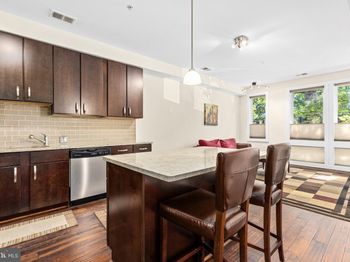 245 15TH Street SE