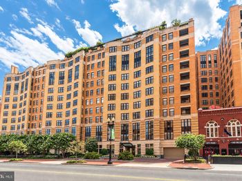 400 Massachusetts Avenue NW