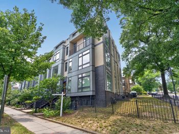 2126 3rd Street NE