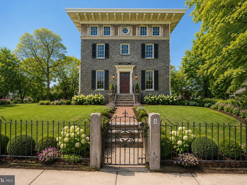 5 E Chestnut Hill Avenue, Philadelphia PA 19118