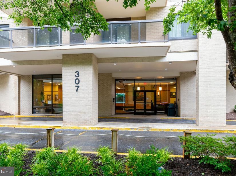 307 Yoakum Parkway 512, Alexandria VA 22304